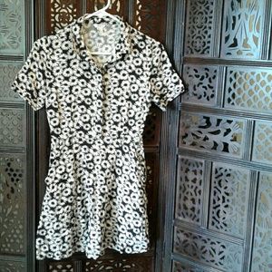 Short sleeve, collared gothic daisy dress